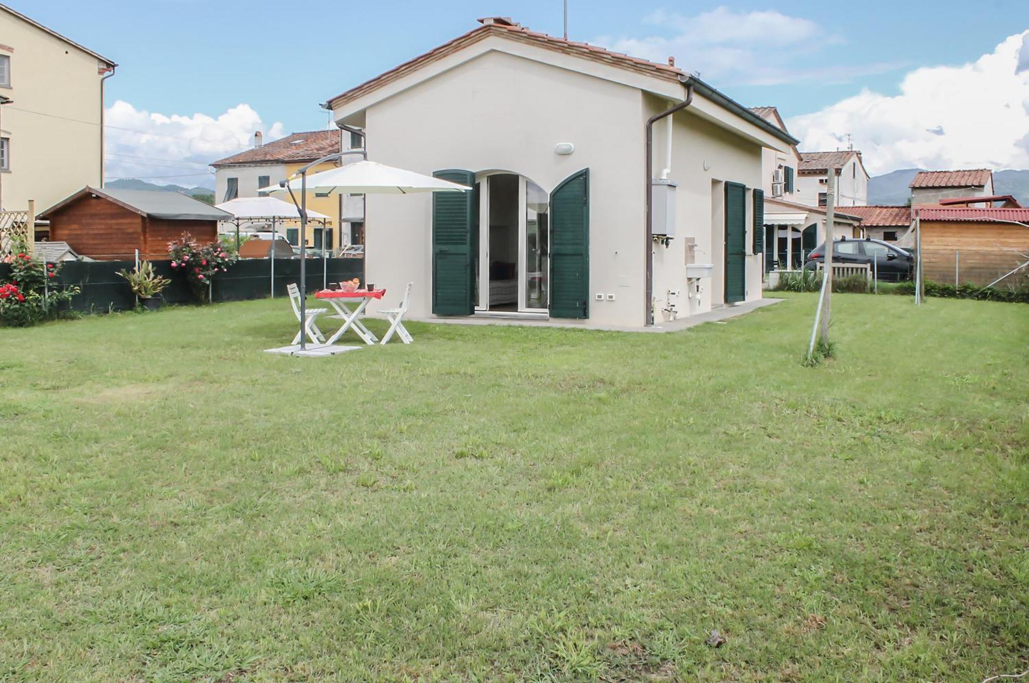 Modern Home With Private Parking Near The Station! Lucca Buitenkant foto